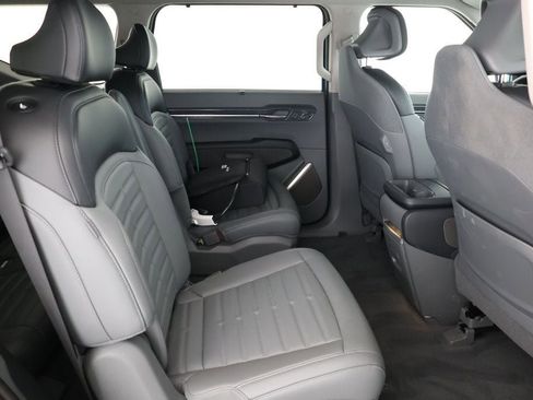 Used 2024 Kia EV9 Land image 24