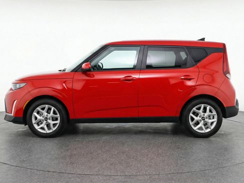 Used 2025 Kia Soul LX w/ LX Technology Package image 5