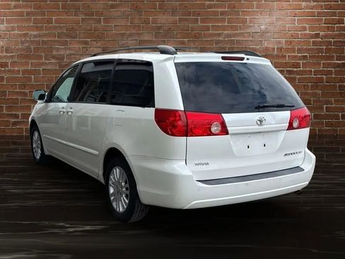 Used 2010 Toyota Sienna XLE image 7