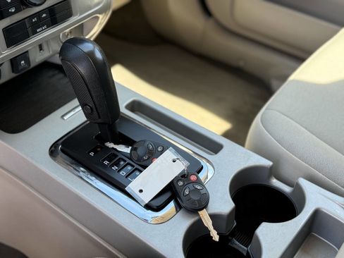 Used 2010 Ford Escape XLT image 10