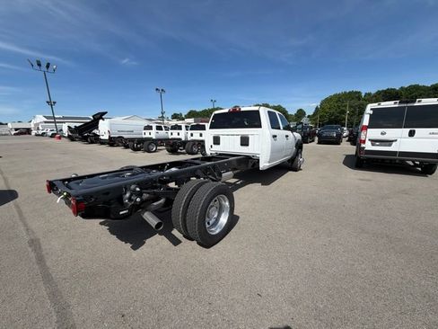 New 2026 RAM 5500 Tradesman w/ Chrome Appearance Group AWD/4WD image 3