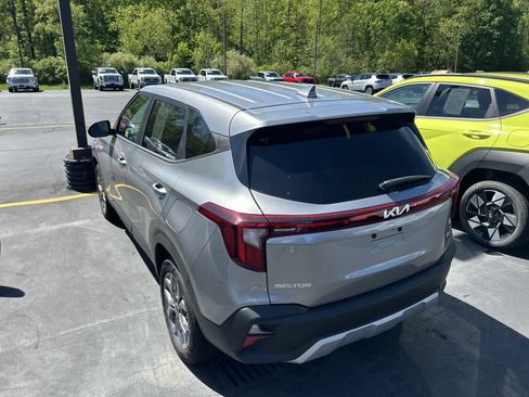 Used 2026 Kia Seltos LX AWD/4WD image 5