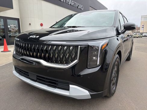 Certified 2025 Kia Carnival image 11