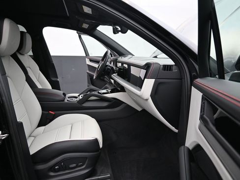 New 2026 Porsche Cayenne image 16
