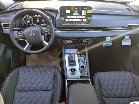 New 2025 Mitsubishi Outlander SEL image 17