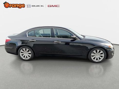 Used 2009 Hyundai Genesis 3.8 w/ Technology Pkg 4 RWD image 2