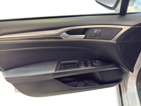 Used 2018 Ford Fusion SE w/ Fusion SE Technology Package image 13