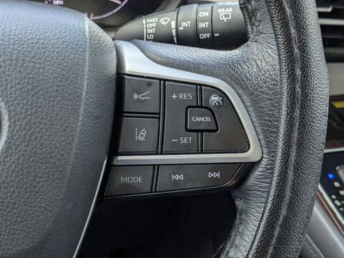 Used 2021 Toyota Sienna XLE w/ XLE Plus Package FWD image 35