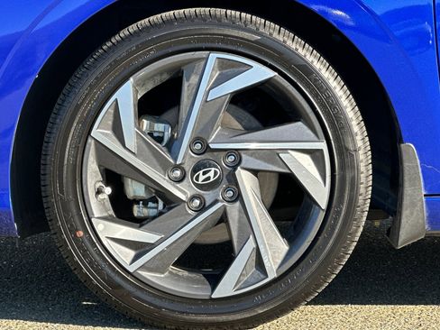 Used 2025 Hyundai Elantra Limited image 33