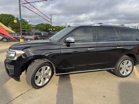 Used 2023 Ford Expedition Platinum image 14