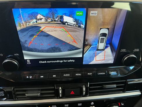 Used 2025 Nissan Pathfinder SL image 61