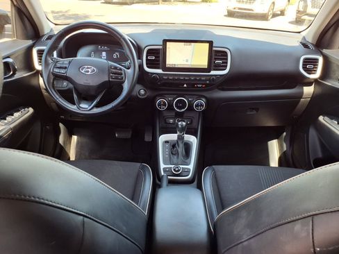 Certified 2023 Hyundai Venue Limited w/ Cargo Package FWD image 18