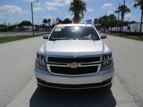 Used 2018 Chevrolet Suburban LT RWD image 2