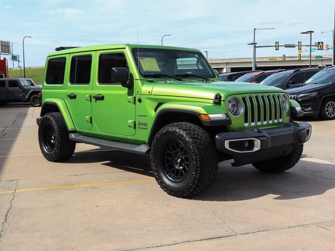 Used 2019 Jeep Wrangler Unlimited Sahara AWD/4WD image 4