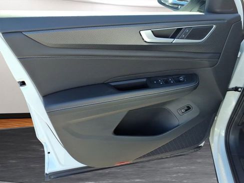 Used 2024 Volkswagen Atlas Cross Sport SEL R-Line image 19