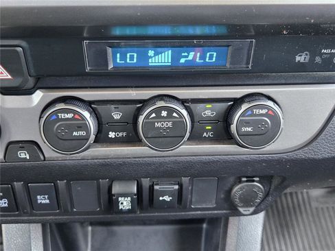 Used 2023 Toyota Tacoma SR5 w/ Technology Package AWD/4WD image 17