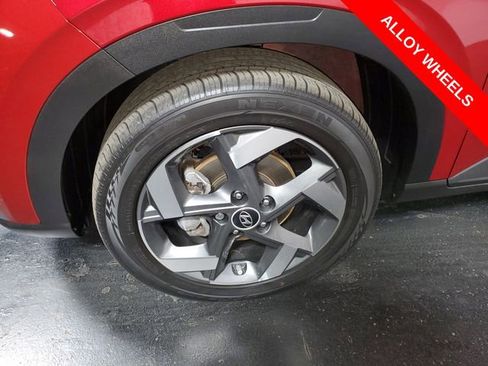 Used 2024 Hyundai Venue SEL image 8