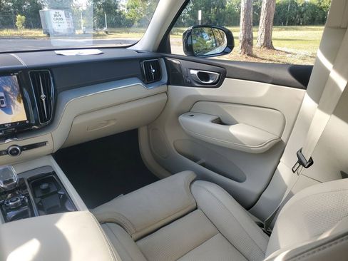 Certified 2025 Volvo XC60 B5 Ultra image 24
