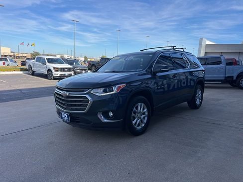Used 2021 Chevrolet Traverse LT image 5