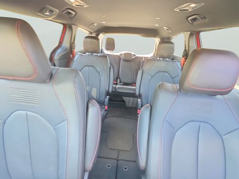 New 2027 Chrysler Pacifica Select FWD image 21