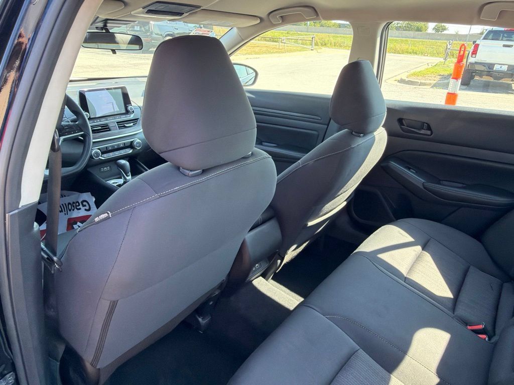Used 2025 Nissan Altima 2.5 SV FWD image 13