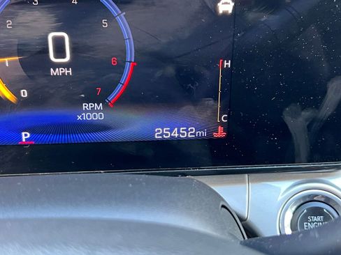 Used 2025 Chevrolet Trax LT image 36