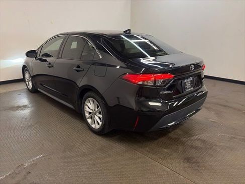 Used 2020 Toyota Corolla XLE image 6