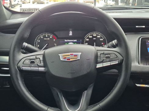Used 2020 Cadillac XT4 Premium Luxury w/ Cold Weather Package FWD image 15