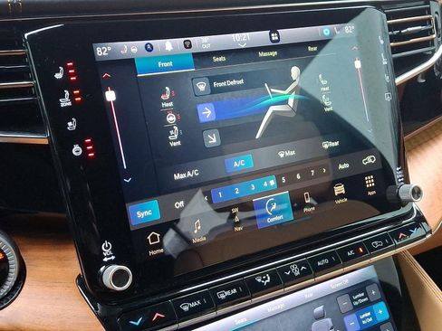 Used 2024 Jeep Grand Wagoneer Series III w/ HD Trailer Tow Package image 20