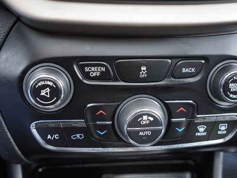 Used 2014 Jeep Cherokee Limited w/ Luxury Group image 30