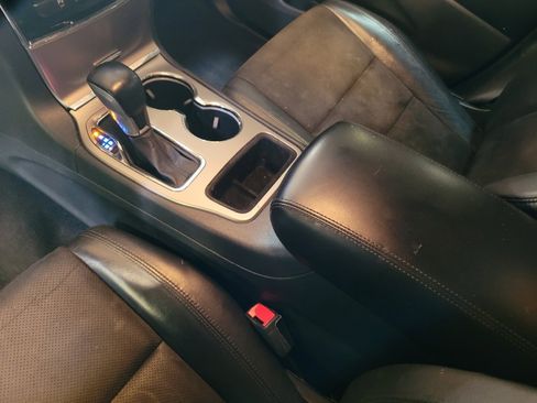 Used 2019 Jeep Grand Cherokee Laredo w/ Laredo X Package image 26