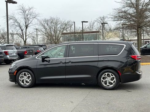 Certified 2024 Chrysler Pacifica Limited image 10