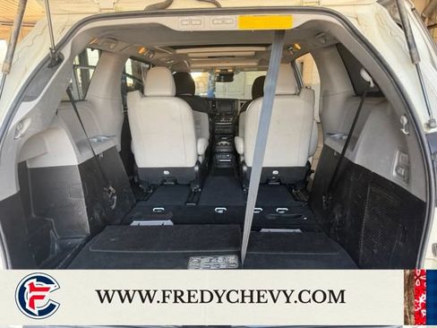 Used 2019 Toyota Sienna Limited Premium w/ Carpet Mat Package FWD image 20
