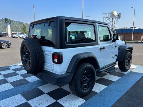 Used 2022 Jeep Wrangler Sport AWD/4WD image 5
