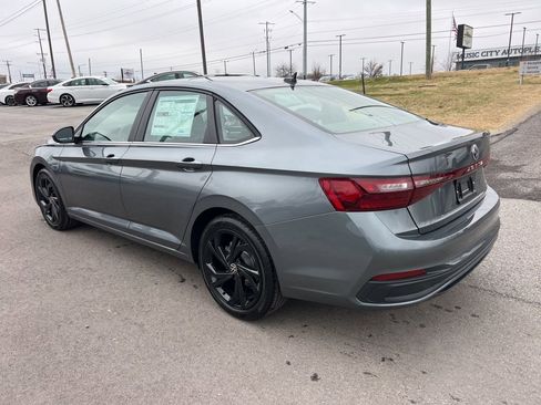 New 2026 Volkswagen Jetta SE image 4