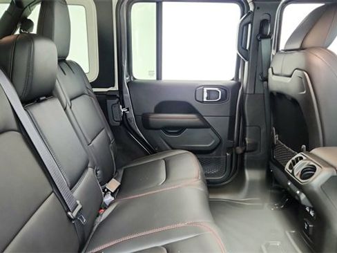 Used 2025 Jeep Wrangler Unlimited Rubicon image 25