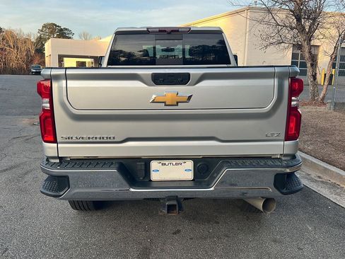 Used 2022 Chevrolet Silverado 2500 LTZ w/ LTZ Convenience Package image 9