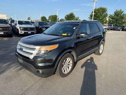 Used 2014 Ford Explorer XLT w/ Equipment Group 202A AWD/4WD image 3