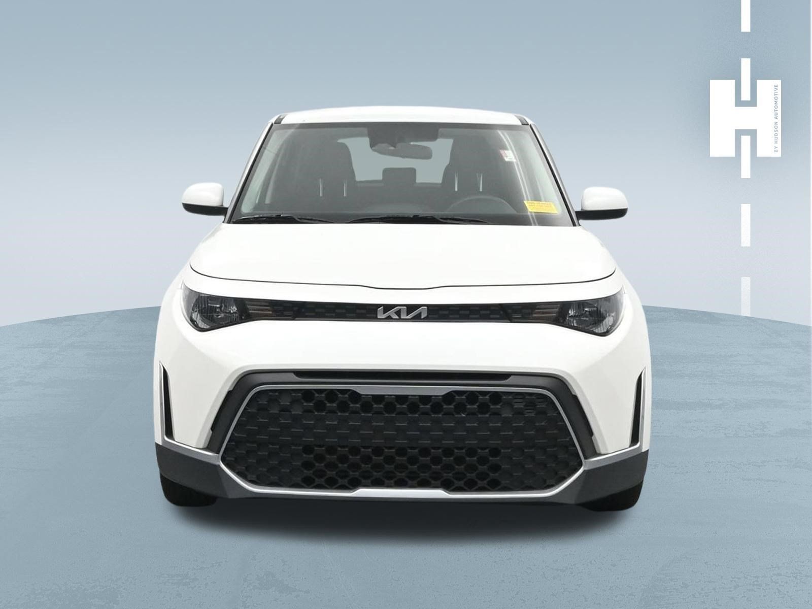 Used 2023 Kia Soul LX w/ Option Group 015 FWD image 2
