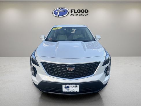 Used 2022 Cadillac XT4 Luxury w/ Cold Weather Package image 2