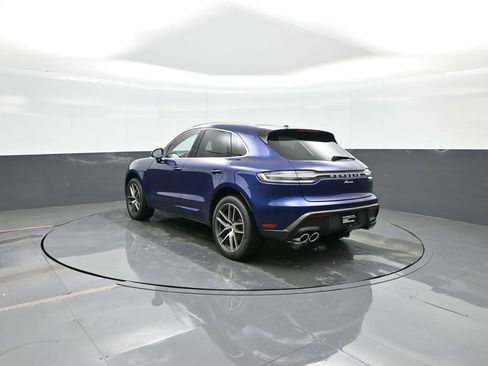 Certified 2024 Porsche Macan image 3