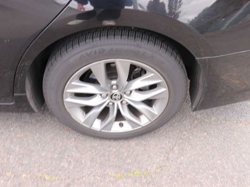 Used 2022 Toyota Avalon XLE w/ Moonroof Package FWD image 9