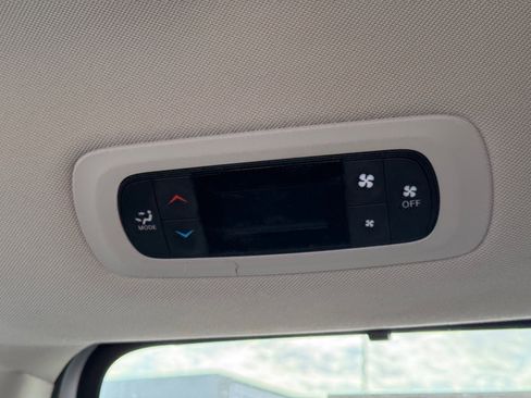 Used 2021 Chrysler Voyager Lxi image 25