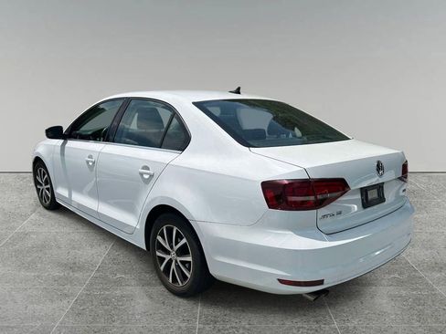 Used 2017 Volkswagen Jetta SE FWD image 3