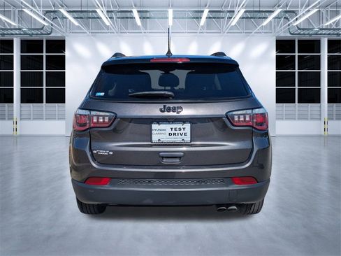 Used 2019 Jeep Compass Latitude FWD image 5