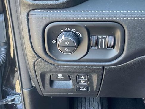 Used 2025 RAM 1500 Limited AWD/4WD image 23