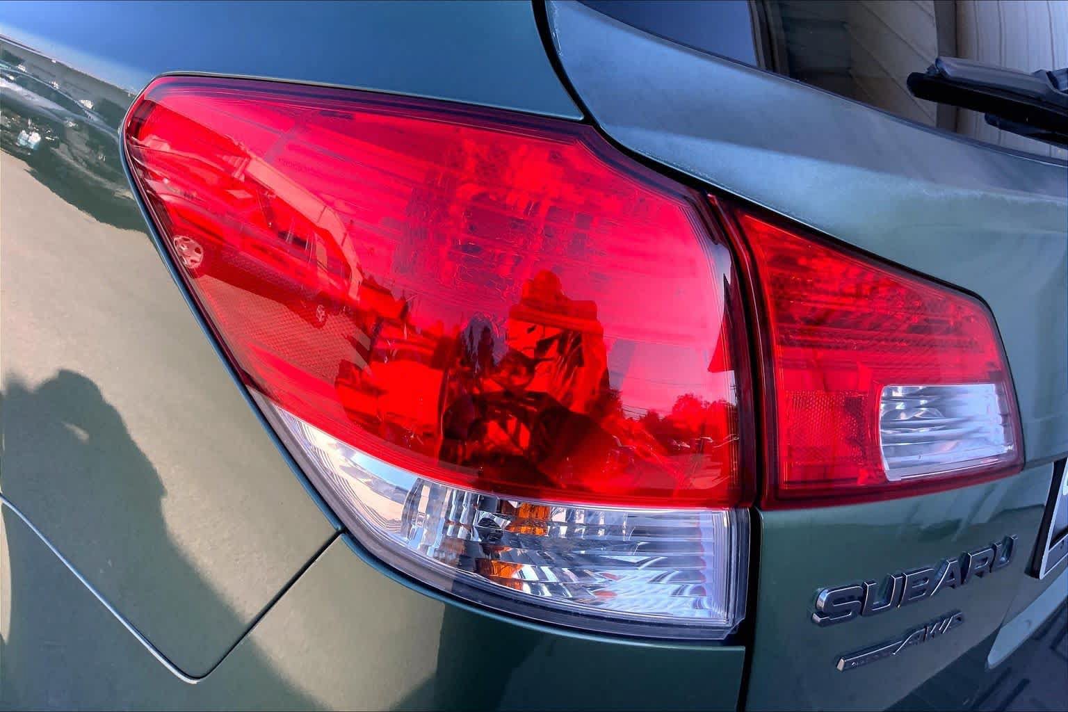 Used 2013 Subaru Outback 2.5i Premium AWD/4WD image 28