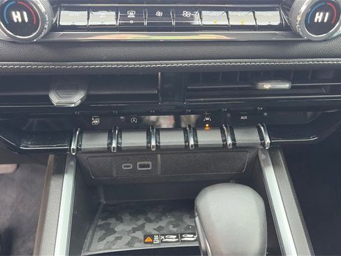 Used 2023 Chevrolet Colorado LT w/ LT Convenience Package II image 24