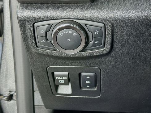Used 2019 Ford F150 XLT w/ Equipment Group 302A Luxury AWD/4WD image 10