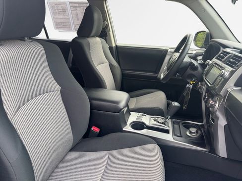 Used 2018 Toyota 4Runner SR5 AWD/4WD image 26
